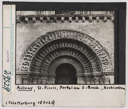 Vorschaubild Aulnay, St. Pierre: Südliches Querschiff, Portal, Archivolten 